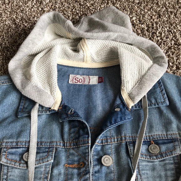 XS Cropped Jean Jacket - Picture 2 of 4